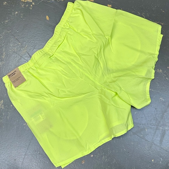Nike Challenger 5” Running Shorts DR8760-736 Volt Yellow XL Brief Lining - Picture 2 of 14
